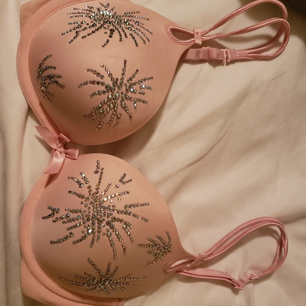 Victoria secret goreous push up bra
